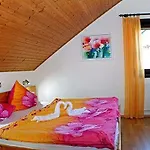 Oefingen 04 Nyaraló